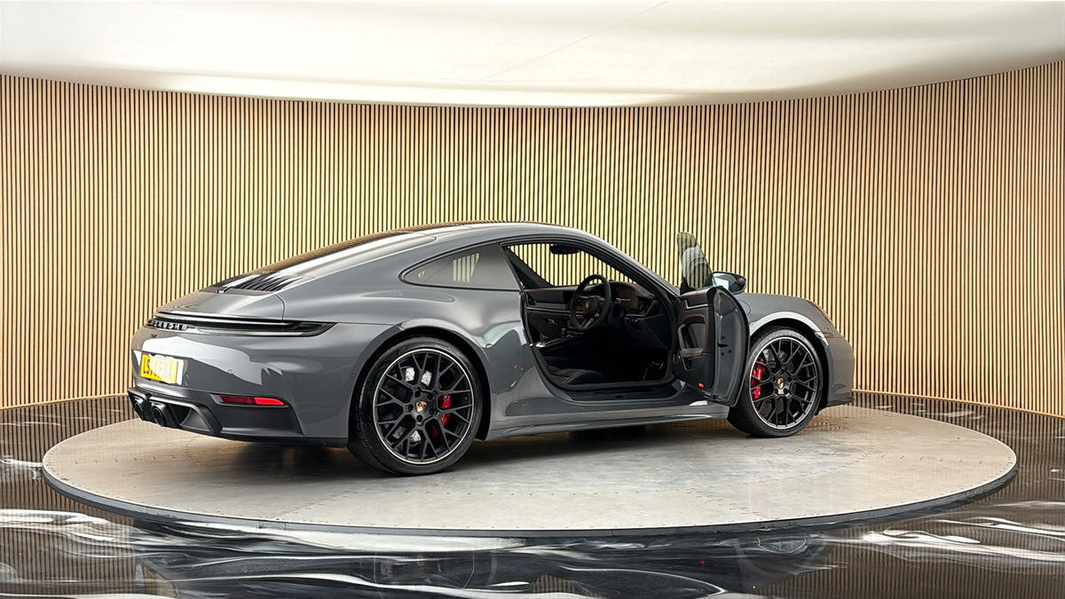 More views of Porsche 911