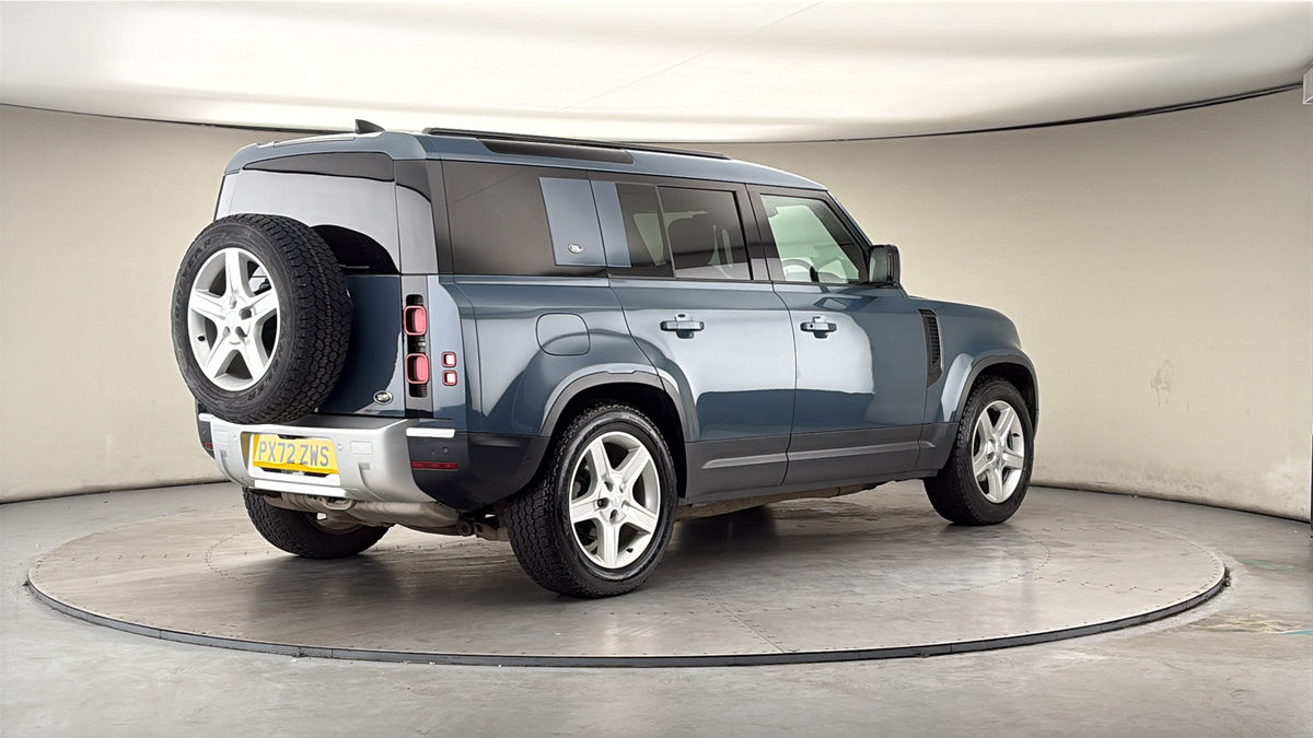 Land Rover Defender 110 Image 21