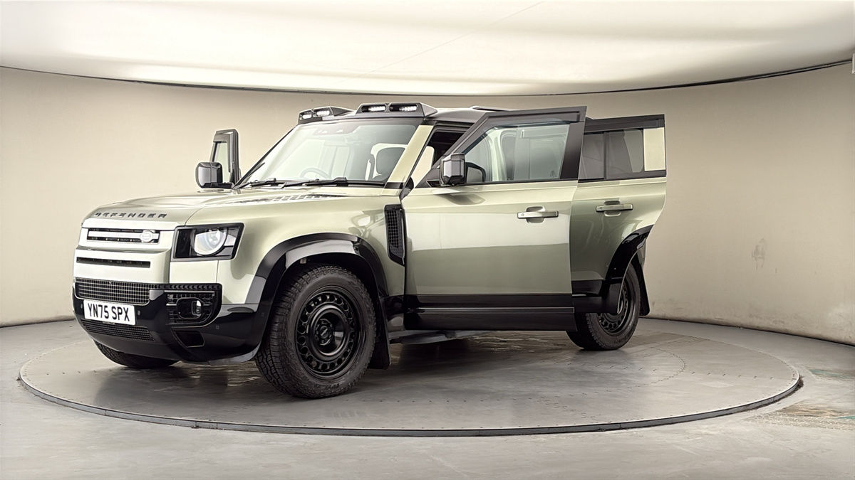 Land Rover Defender 110 Image 22