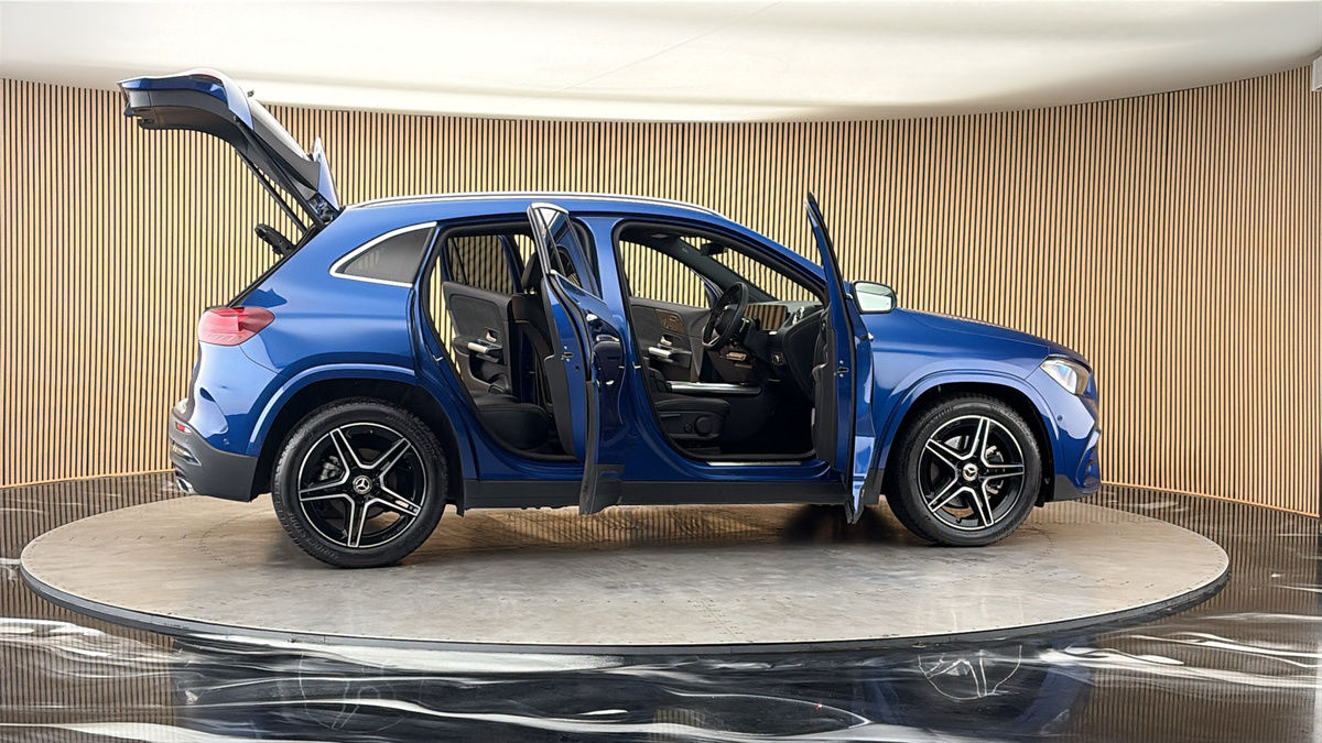 More views of Mercedes-Benz GLA