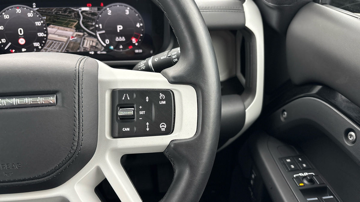 Land Rover Defender 90 Urban Image 14