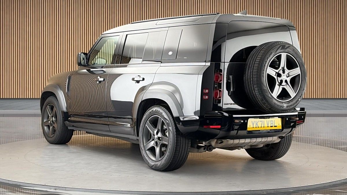 Land Rover Defender 110 Image 2