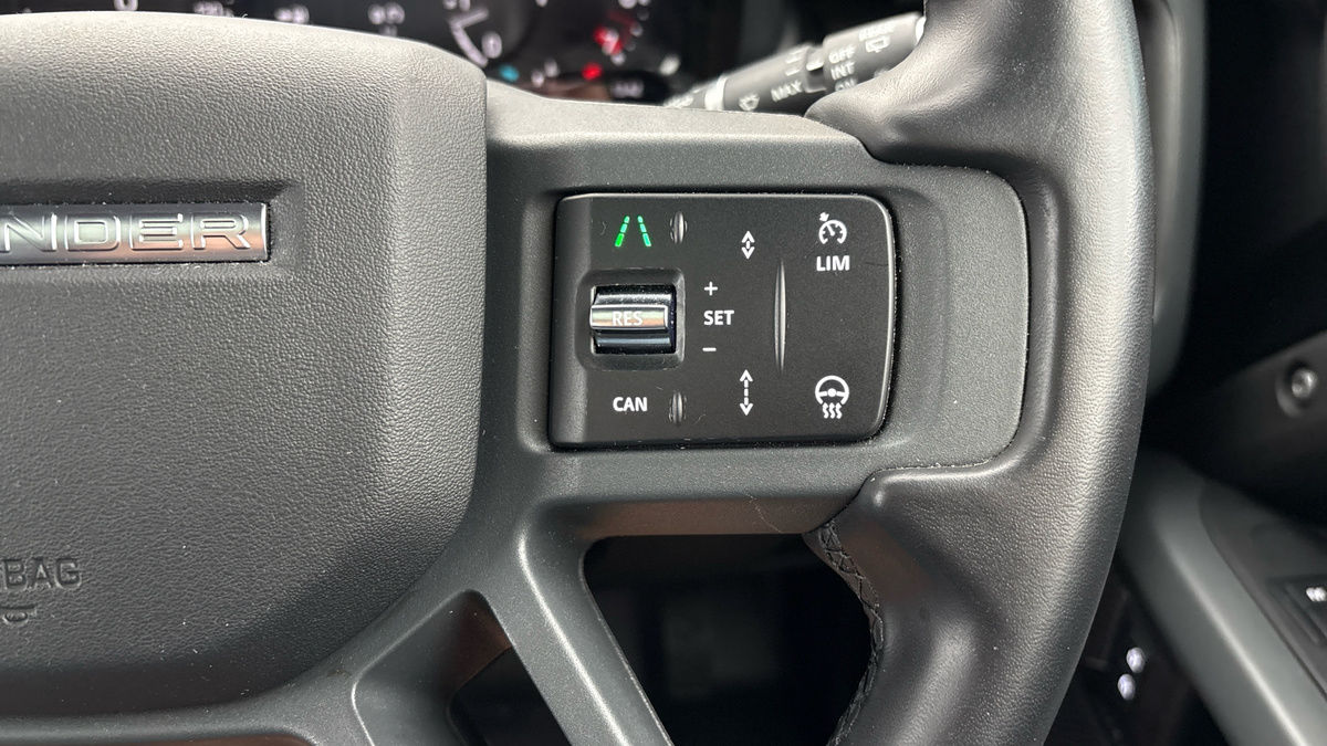 Land Rover Defender 110 Image 14