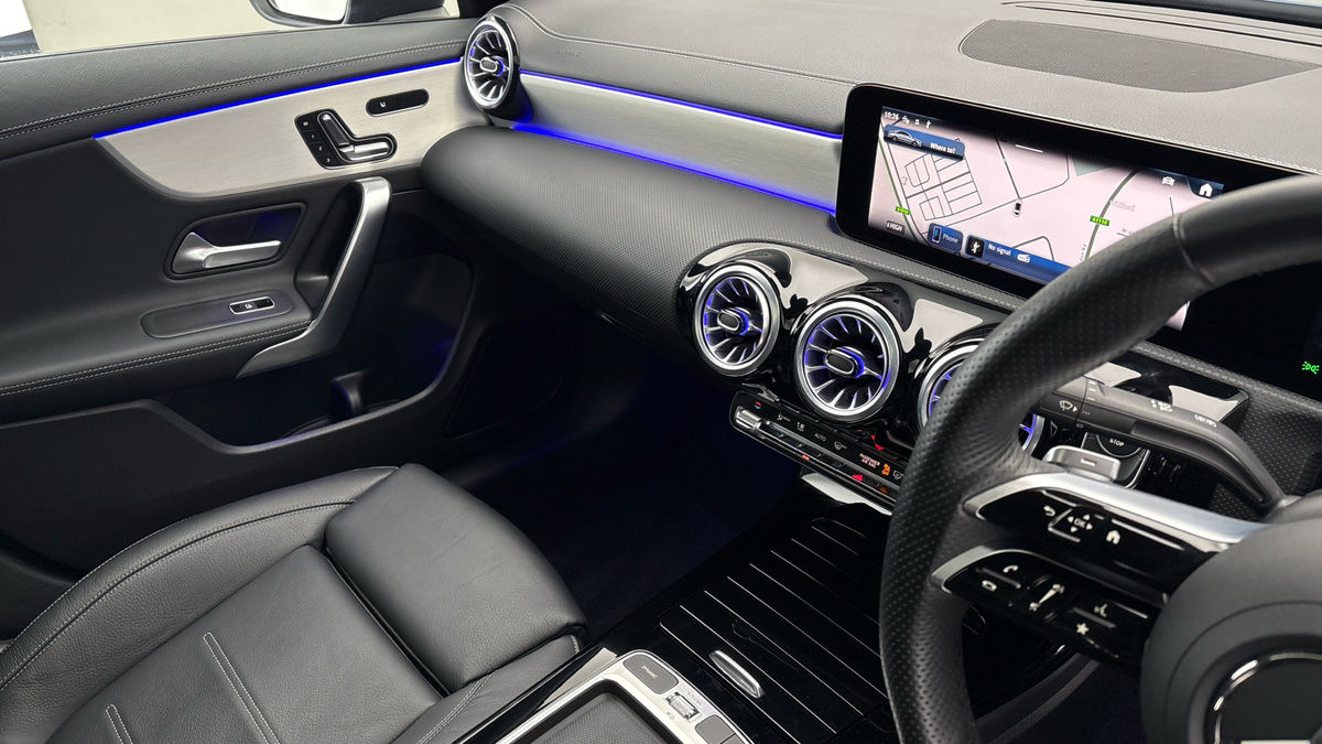 Mercedes-Benz CLA Image 18