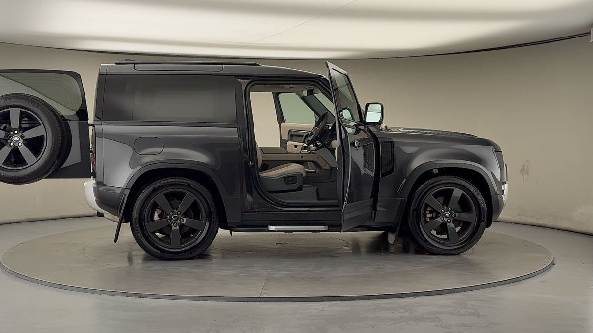 More views of Land Rover Defender 90