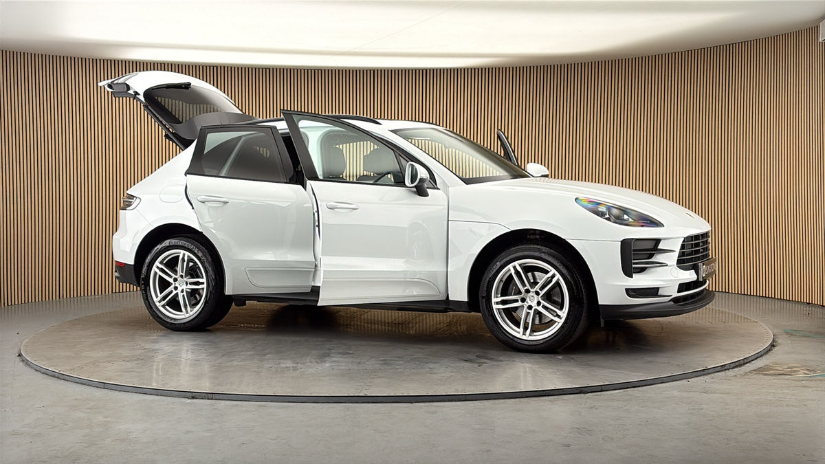 More views of Porsche Macan
