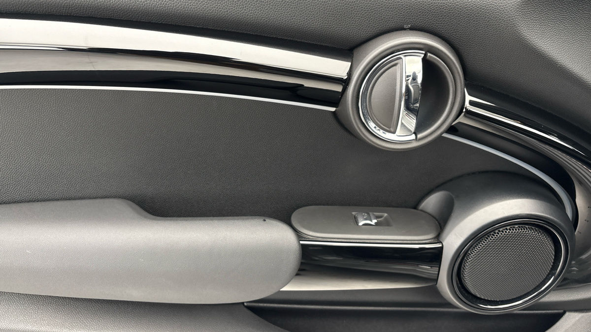 MINI Convertible Image 19