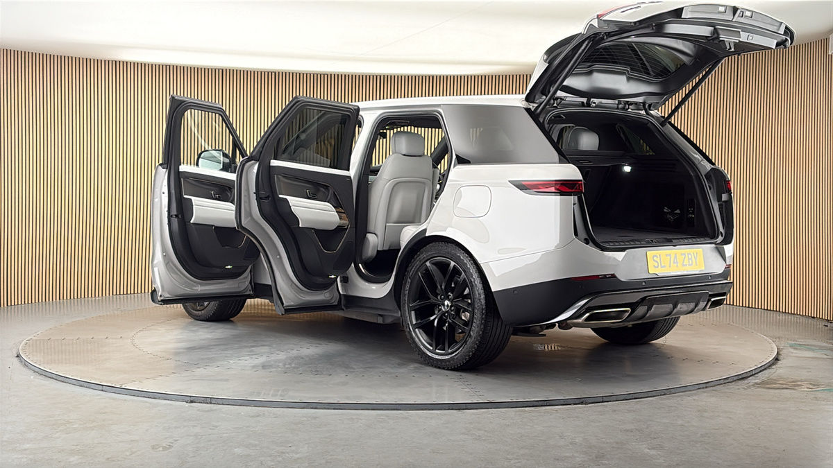 More views of Land Rover Range Rover Sport
