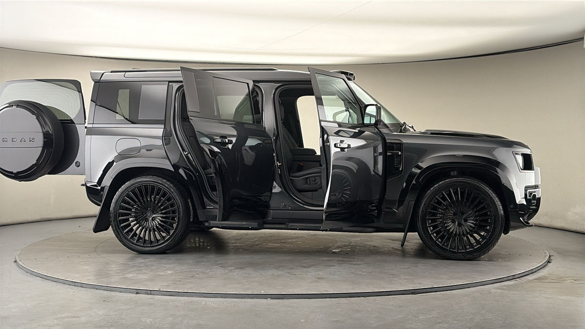 More views of Land Rover Defender 110