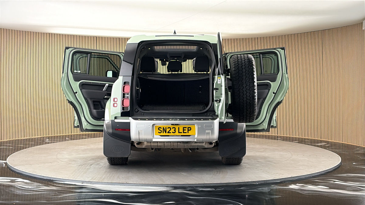 More views of Land Rover Defender 110