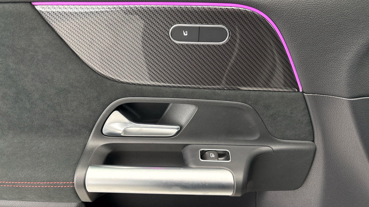 Mercedes-Benz GLA Image 19