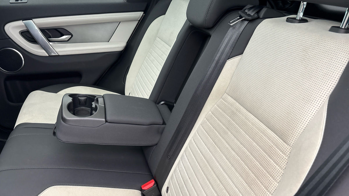 Land Rover Discovery Sport Image 9