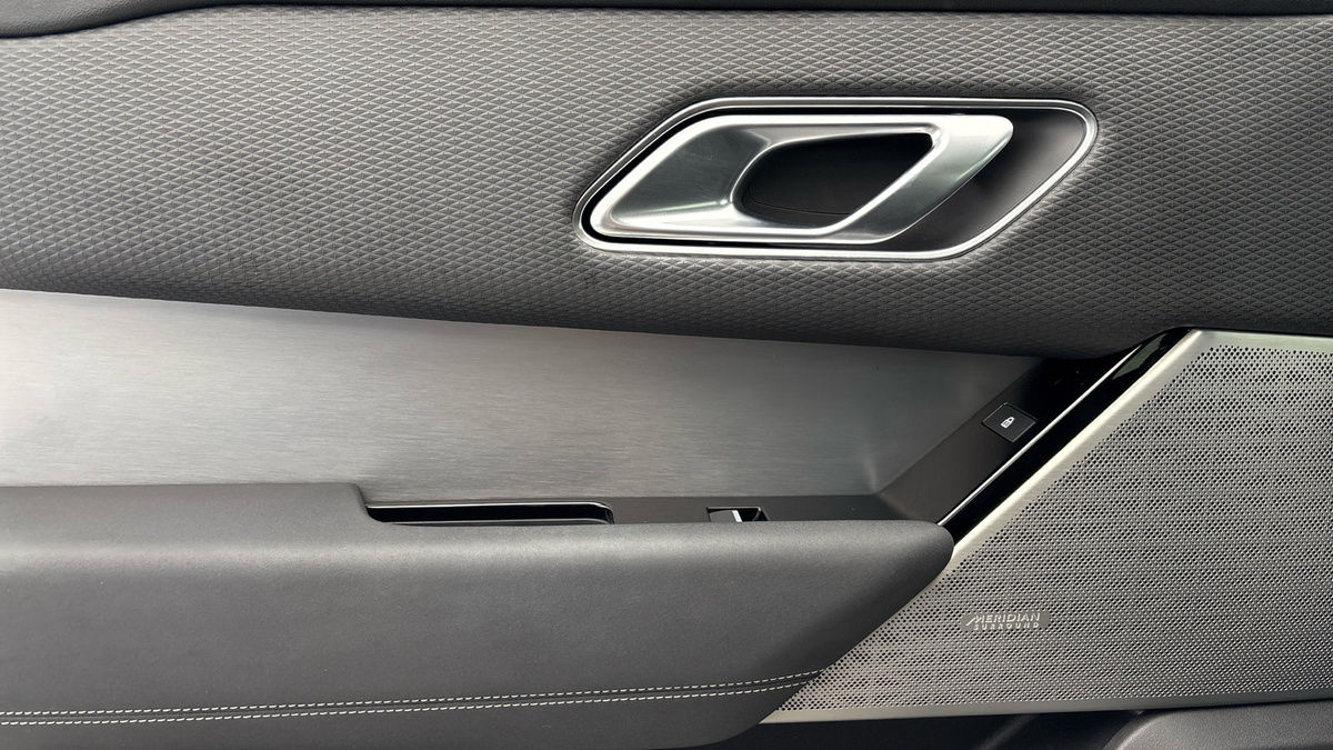 Land Rover Range Rover Velar Image 19