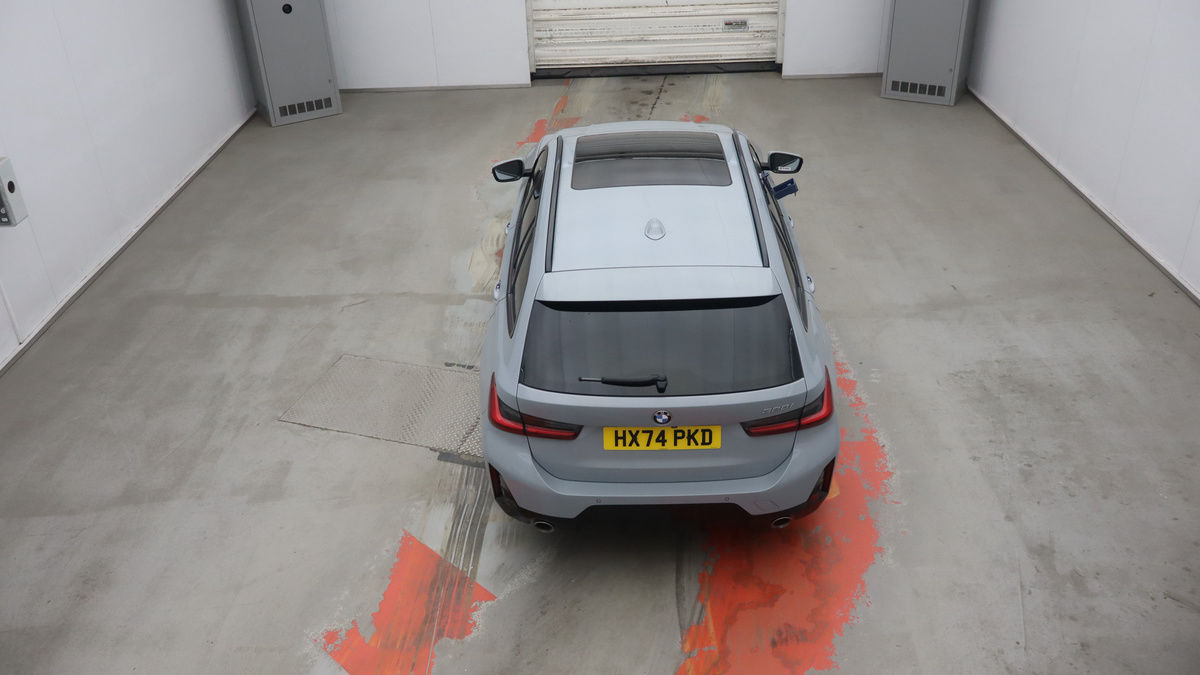 BMW 3 Series Image 8