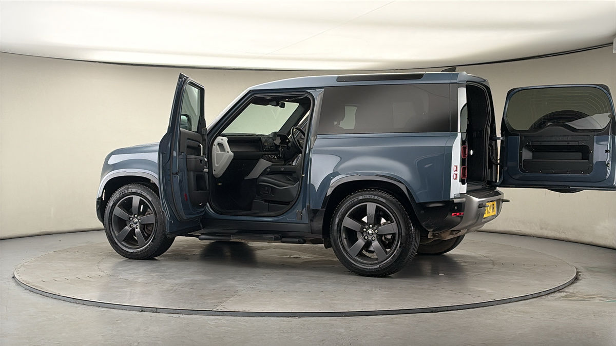 More views of Land Rover Defender 90