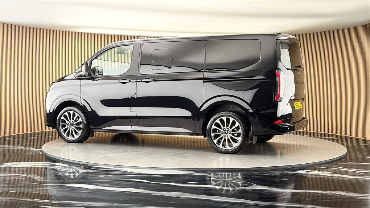 More views of Ford E-Tourneo Custom