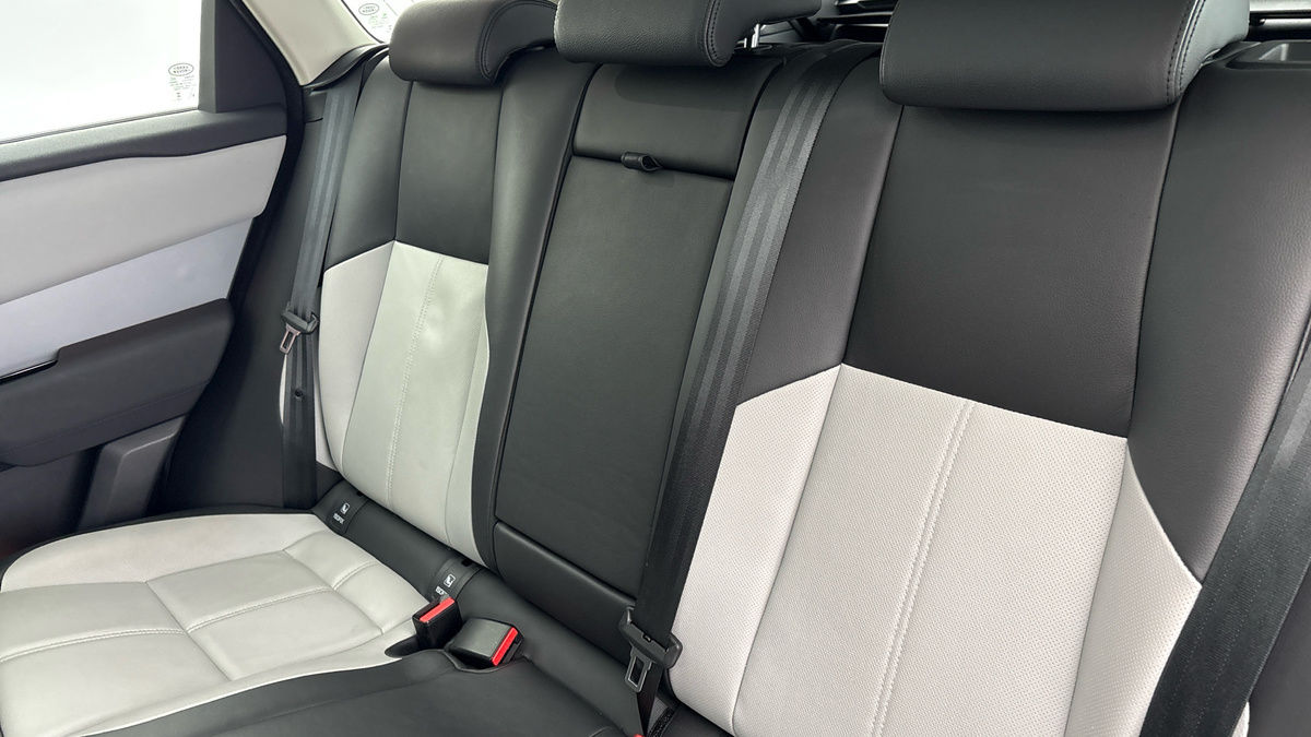 Land Rover Range Rover Velar Image 8