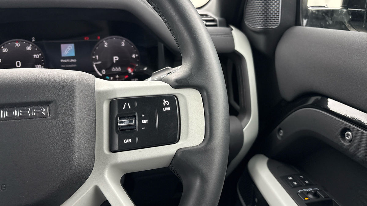 Land Rover Defender 90 Image 14