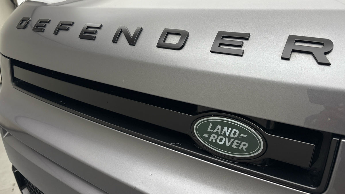 Land Rover Defender 90 Image 24