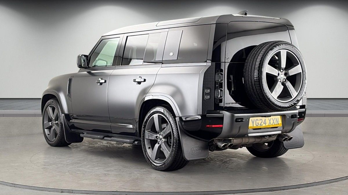 Land Rover Defender 110 Image 2