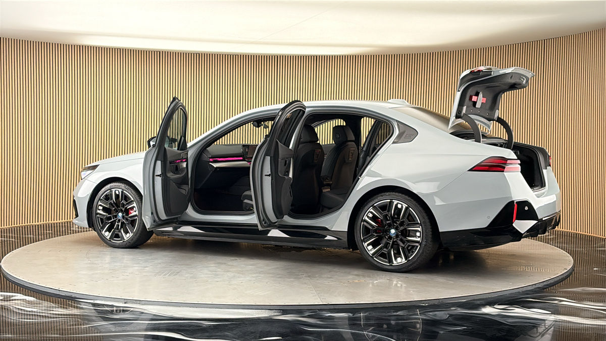 More views of BMW i5