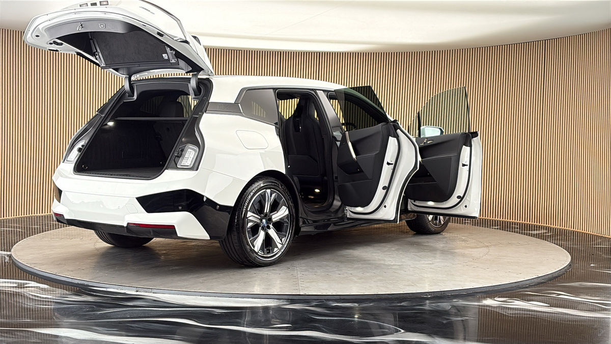 More views of BMW iX