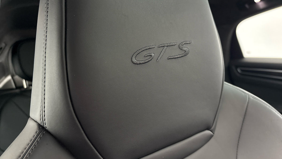 Porsche Cayenne Image 26