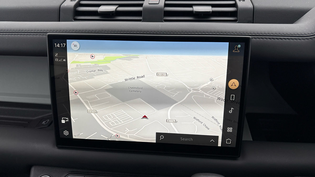 Land Rover Defender 110 Image 17