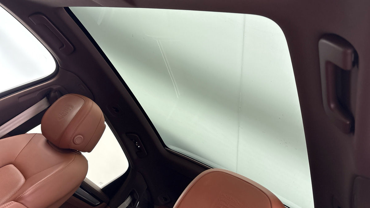 Porsche Cayenne Image 6
