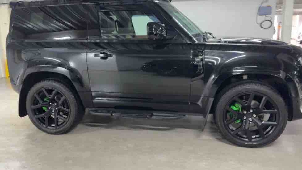 More views of Land Rover Defender 90