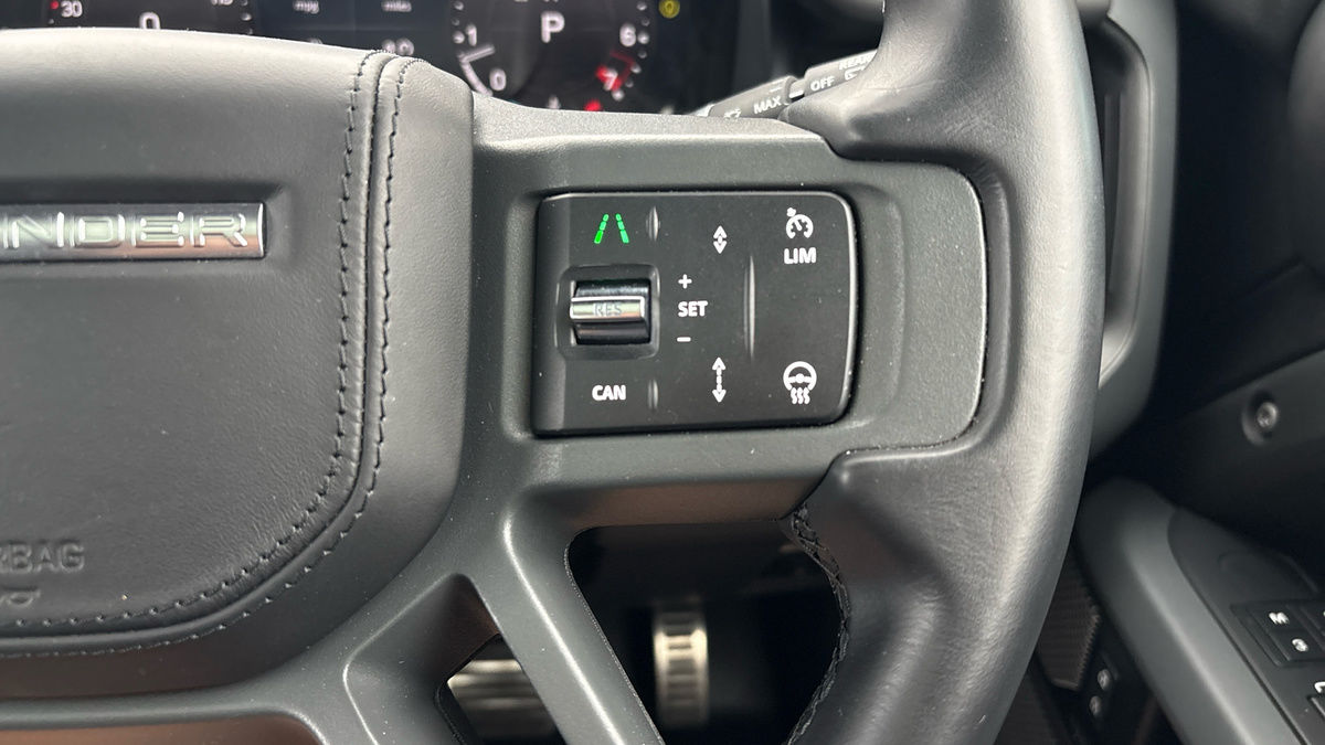 Land Rover Defender 130 Urban Image 14