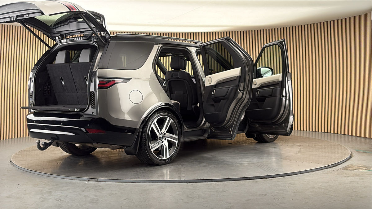 More views of Land Rover Discovery