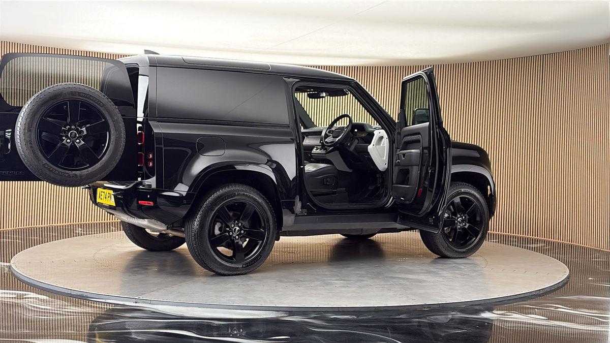 More views of Land Rover Defender 90