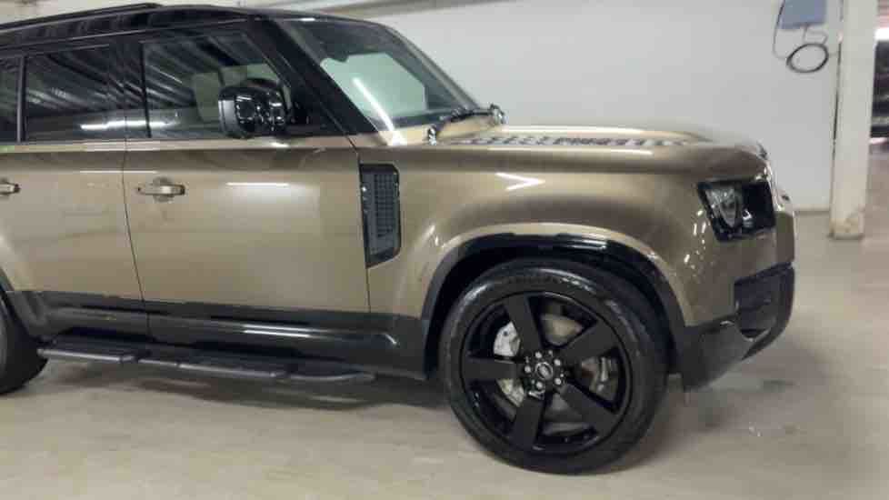 More views of Land Rover Defender 110