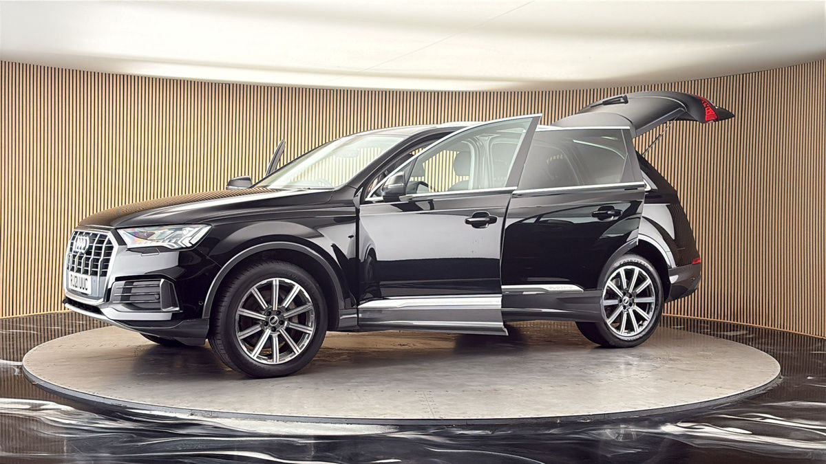 More views of Audi Q7