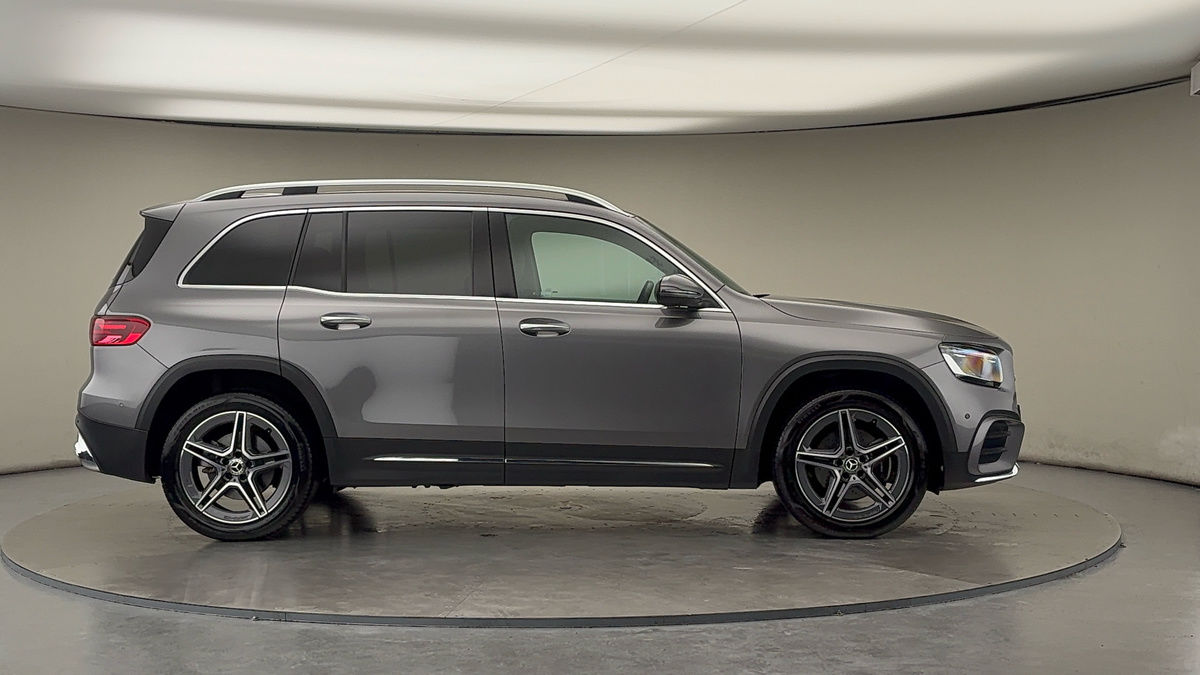 Mercedes-Benz GLB Image 16