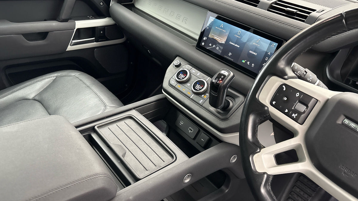 Land Rover Defender 90 Image 18