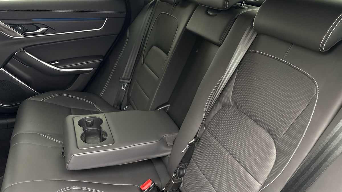 Jaguar XF Image 9