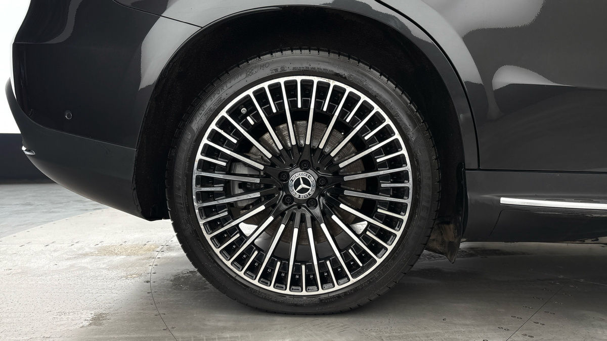 Mercedes-Benz EQC Image 10