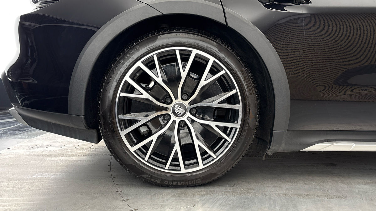 Porsche Taycan Image 10