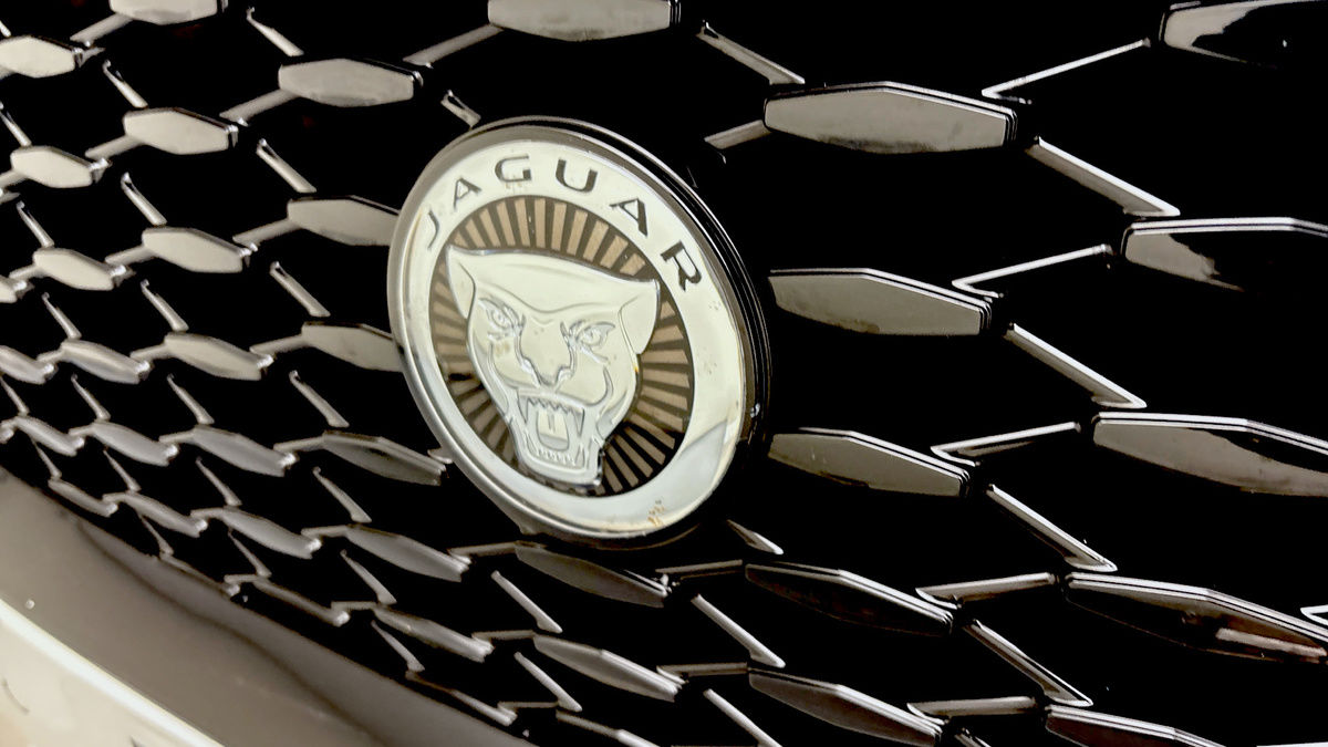 Jaguar E-PACE Image 47