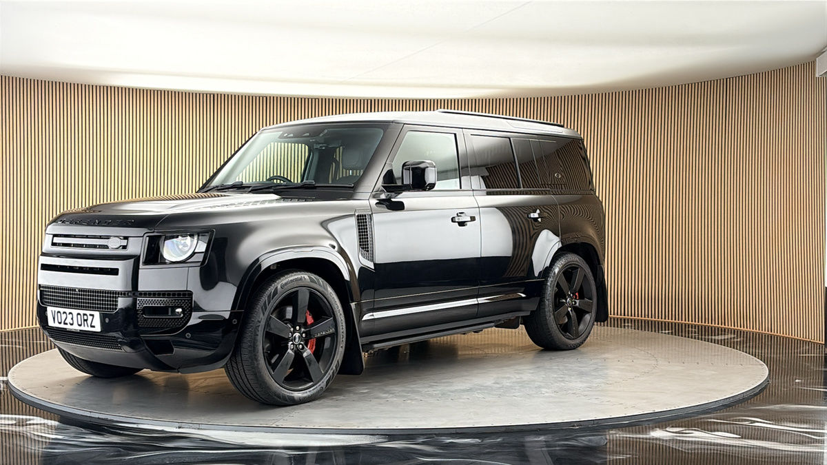 Land Rover Defender 110 Image 20