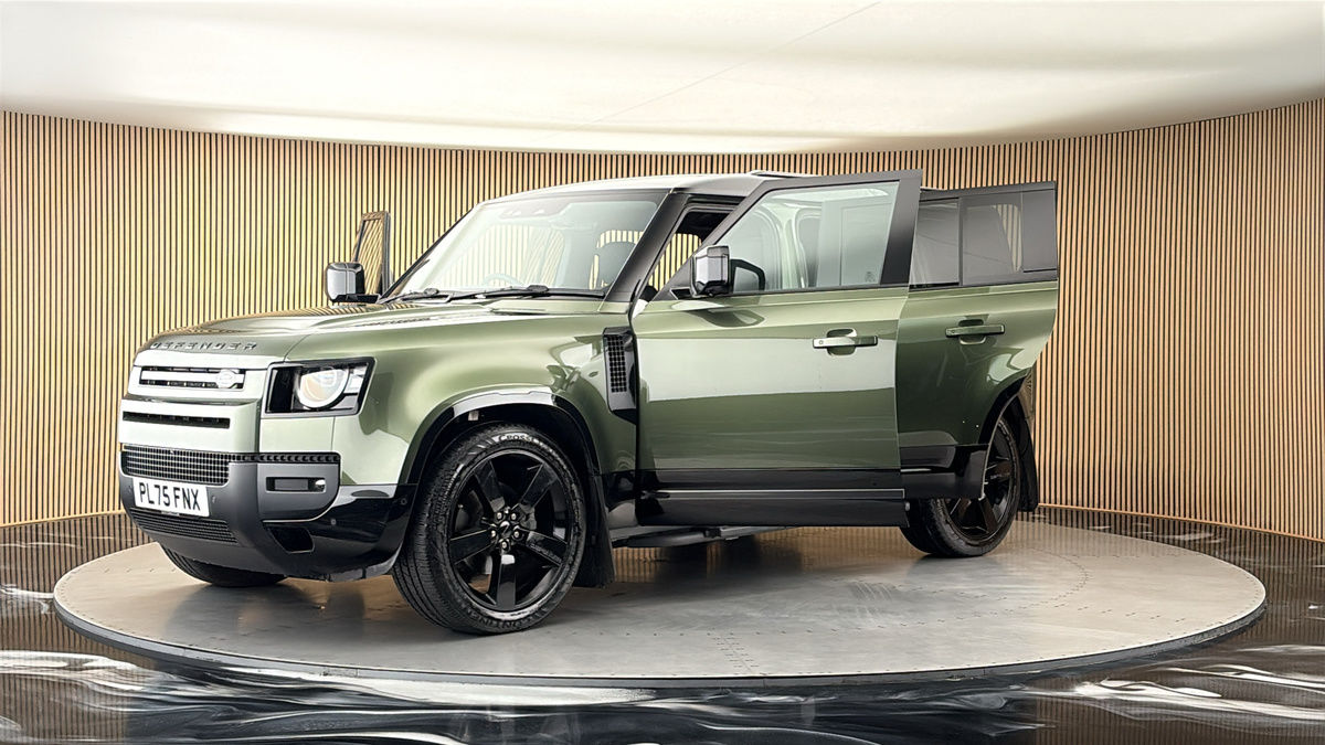 Land Rover Defender 110 Urban Image 22
