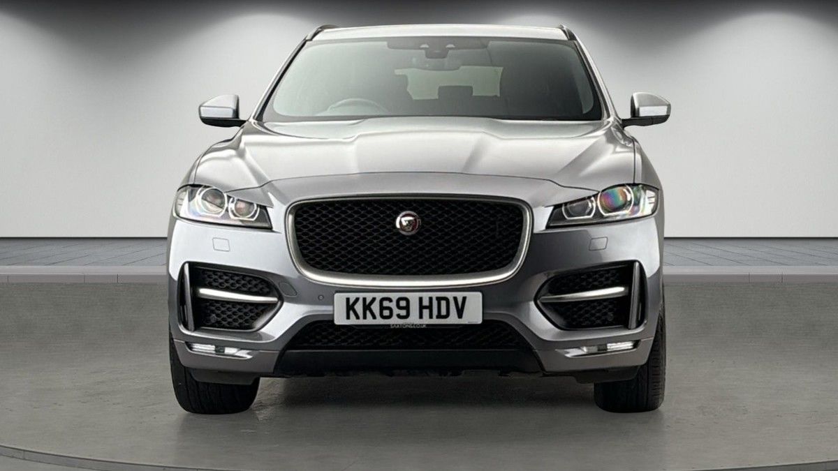 Jaguar F-PACE Image 3