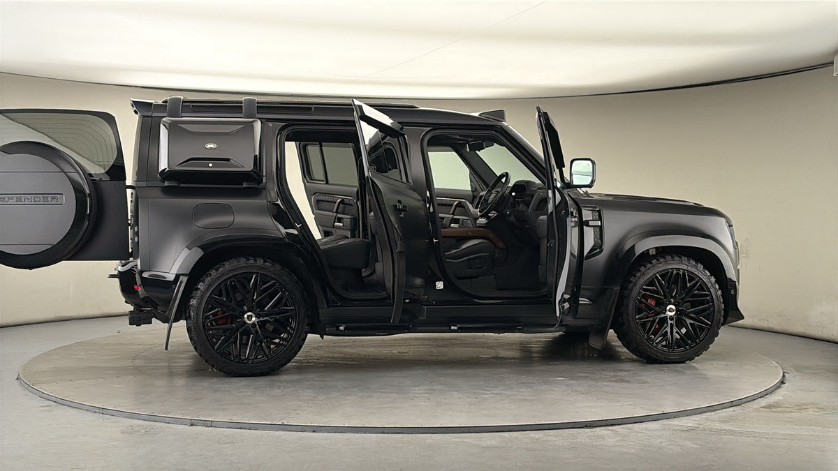 More views of Land Rover Defender 110