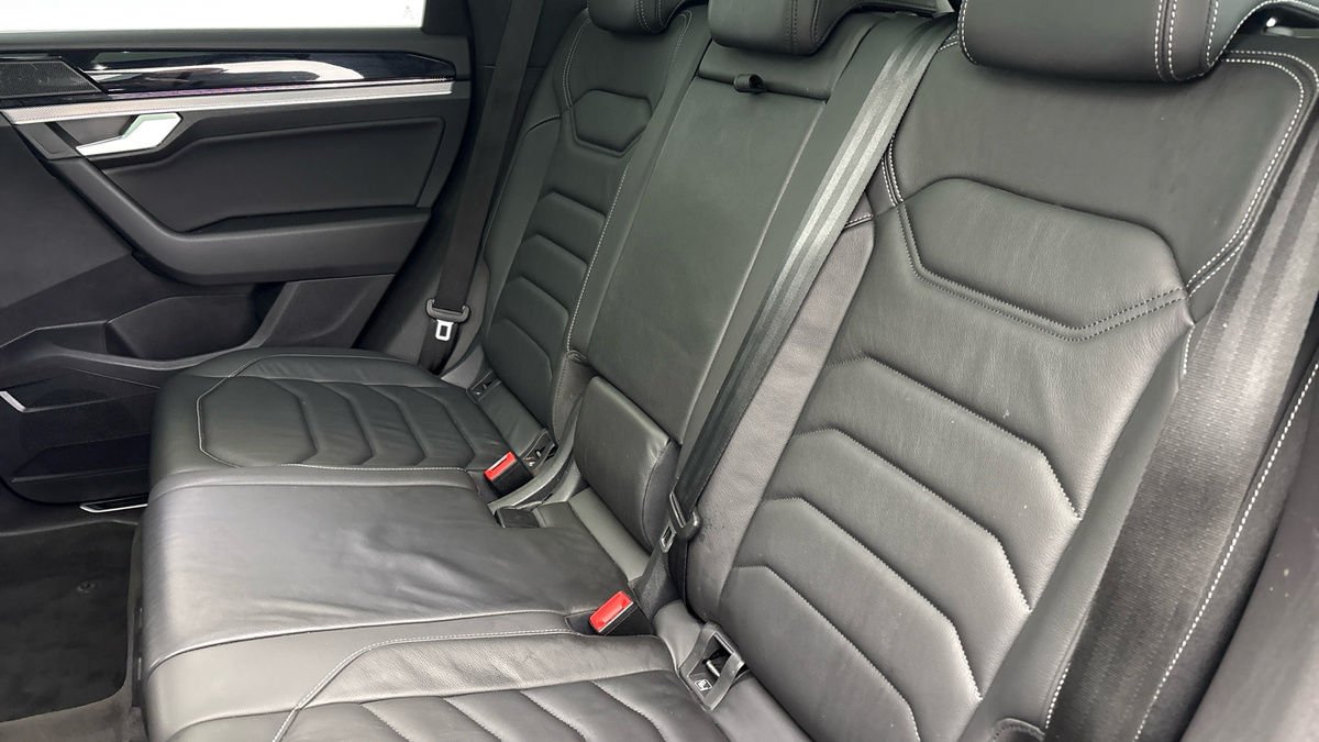 Volkswagen Touareg Image 8