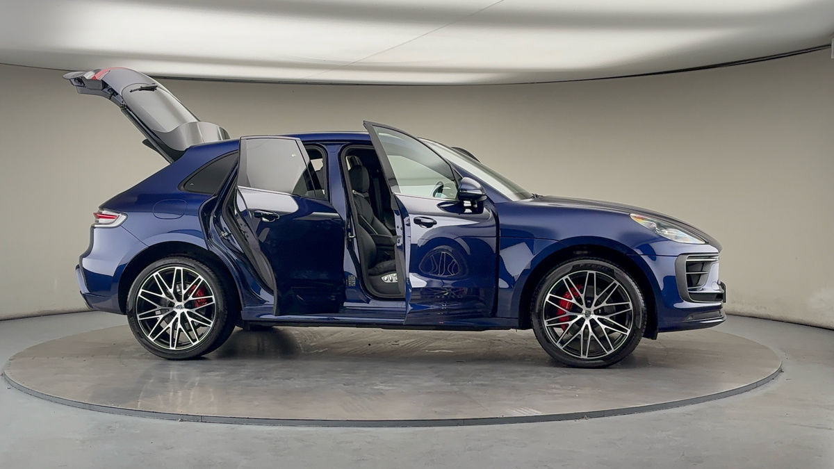 More views of Porsche Macan