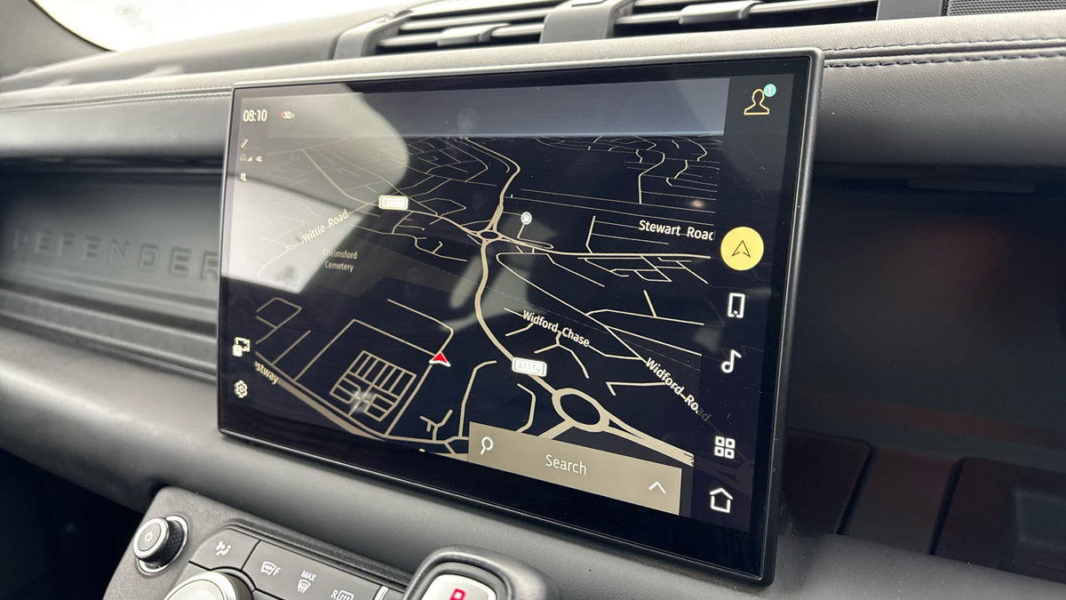 Land Rover Defender 110 Image 17