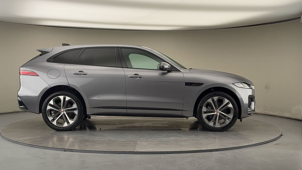 Jaguar F-PACE Image 16