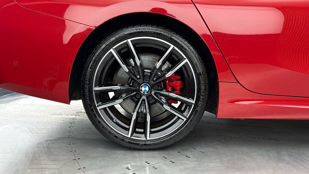 BMW 3 Series Image 10
